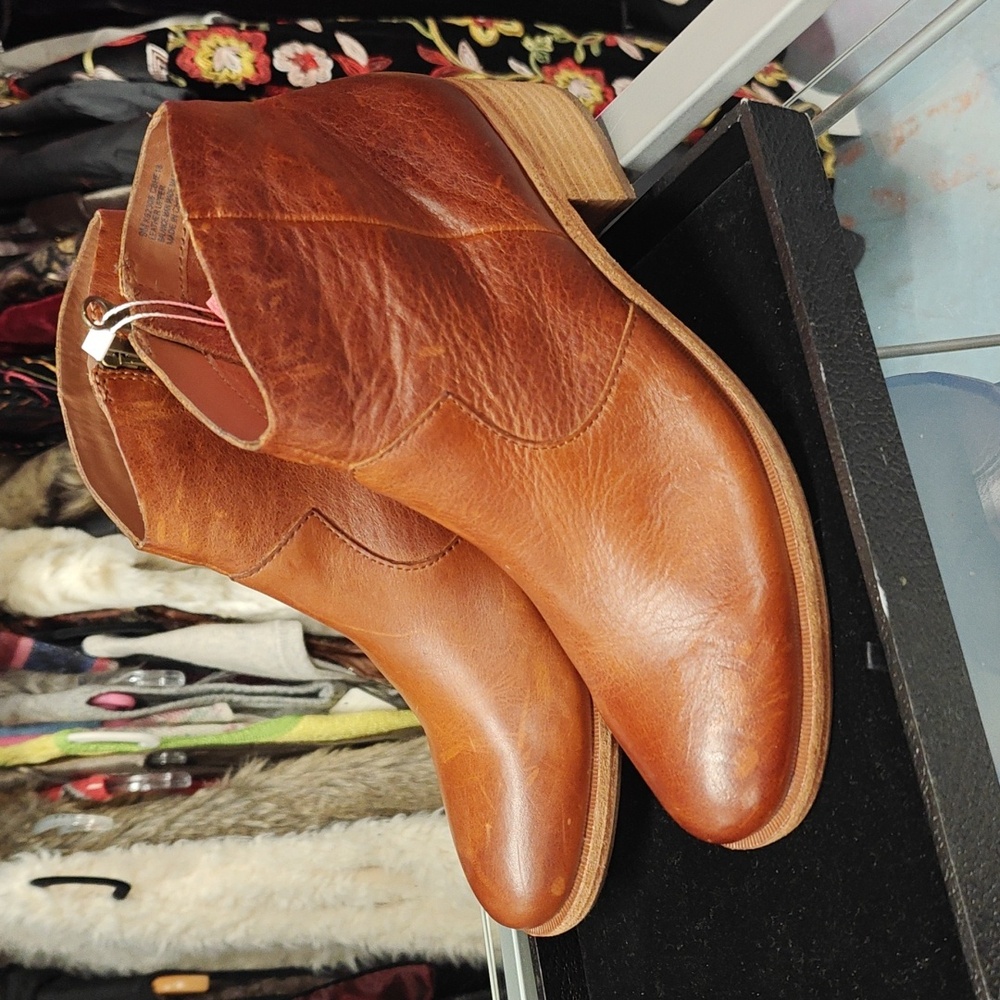 Kork Ease Casper Leather Bootie Low Western Boot in Brown Rum 9